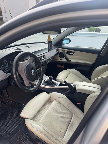 BMW 320d 13 of 15