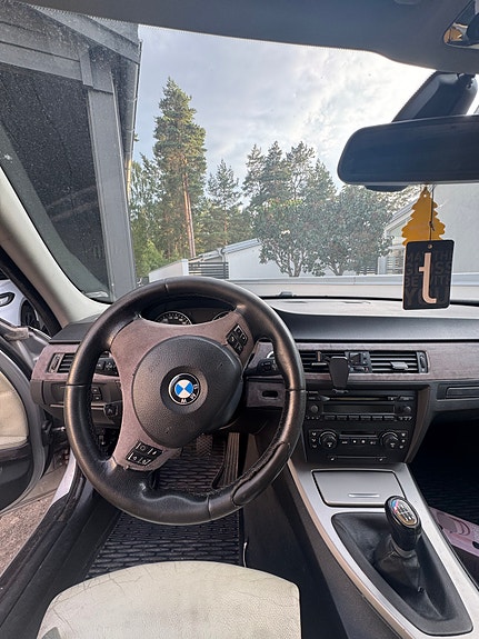 BMW 320d 14 of 15