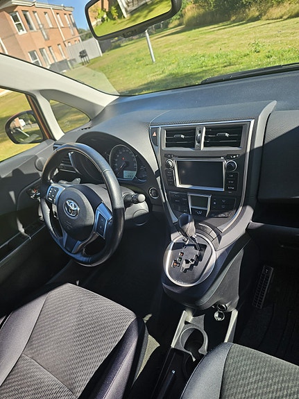 Toyota Verso-S 6 of 15