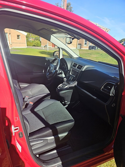 Toyota Verso-S 4 of 15
