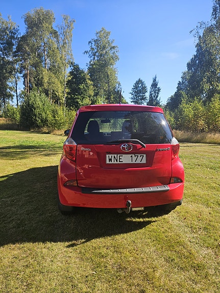 Toyota Verso-S 2 of 15
