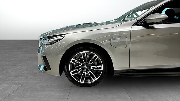 BMW 530e 9 of 9