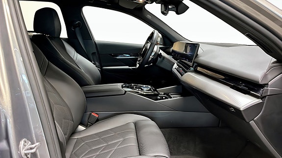 BMW 530e 3 of 9