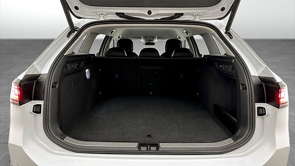 Volkswagen Passat 12 of 19