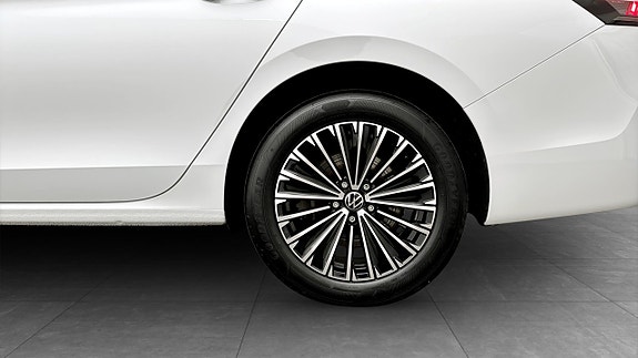 Volkswagen Passat 6 of 19