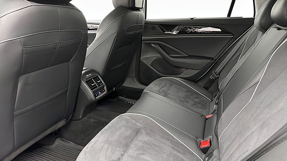 Volkswagen Passat 11 of 19