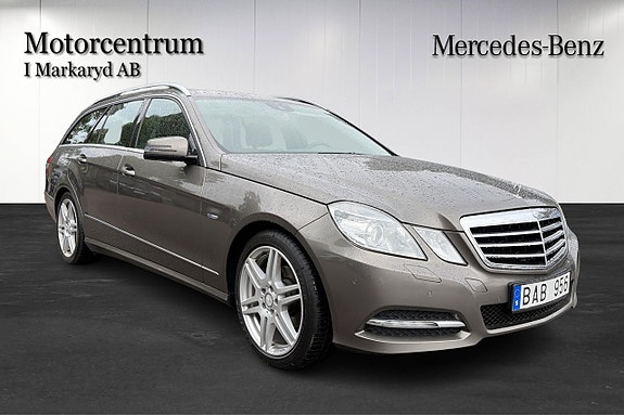 Mercedes-Benz E220 2 of 11