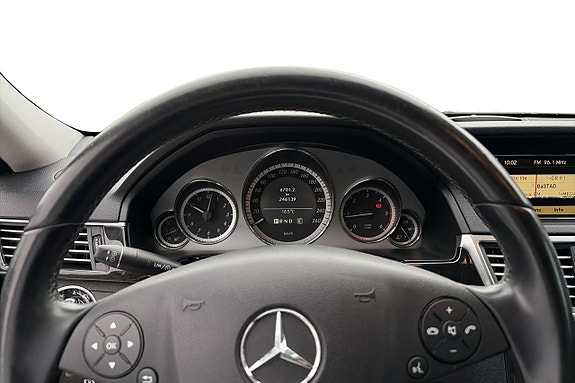 Mercedes-Benz E220 7 of 11