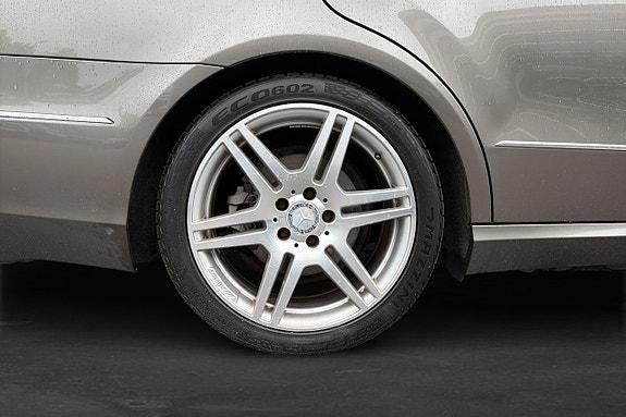 Mercedes-Benz E220 5 of 11