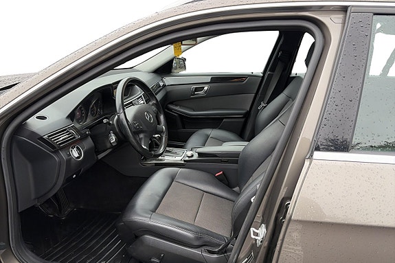 Mercedes-Benz E220 11 of 11