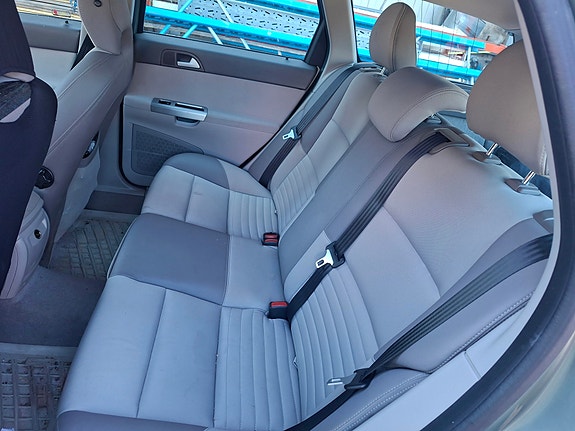 Volvo V50 6 of 20