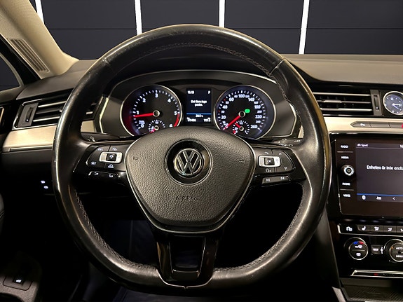 Volkswagen Passat 24 of 30