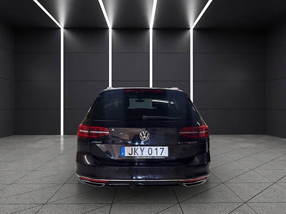 Volkswagen Passat 4 of 30