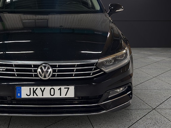 Volkswagen Passat 9 of 30