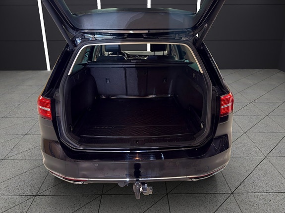 Volkswagen Passat 17 of 30