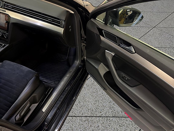 Volkswagen Passat 19 of 30