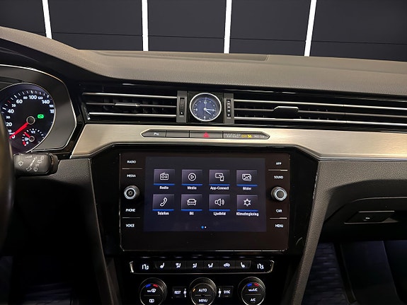 Volkswagen Passat 30 of 30