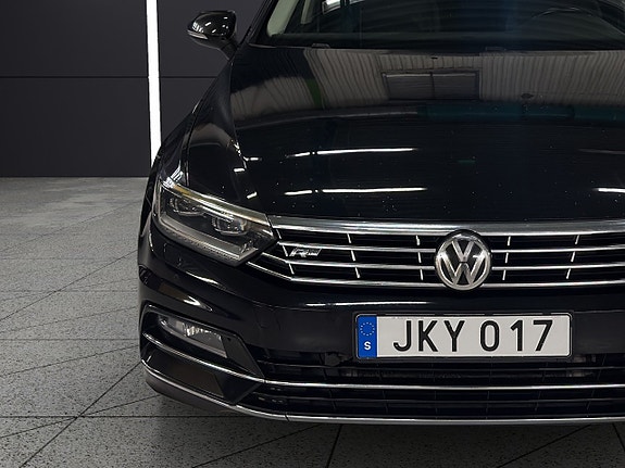 Volkswagen Passat 10 of 30