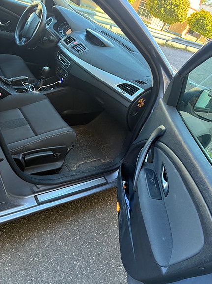 Renault Megane III 2 of 9