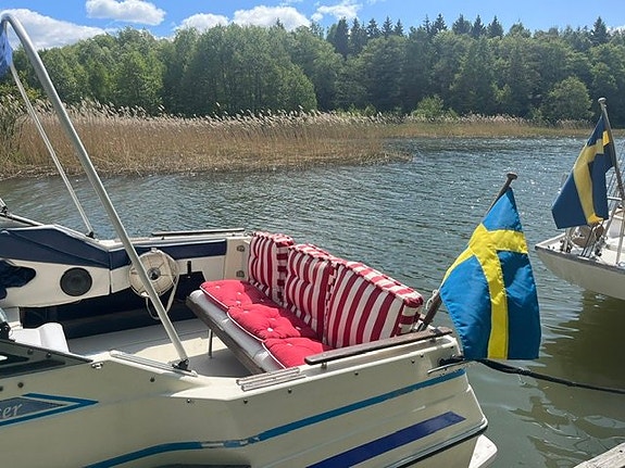 Sea Ray Sundancer 3 of 9