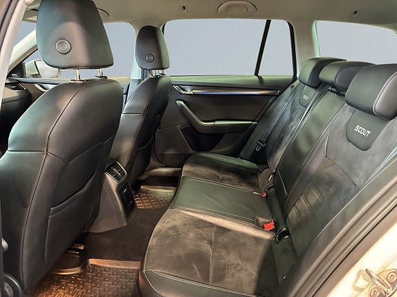 Skoda Octavia Scout 11 of 22