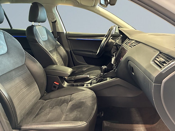 Skoda Octavia Scout 9 of 22