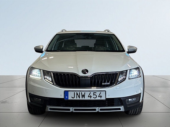 Skoda Octavia Scout 2 of 22