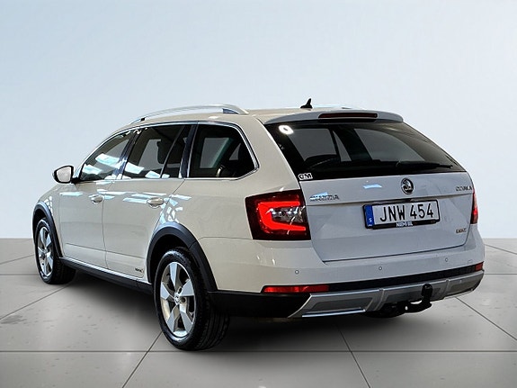 Skoda Octavia Scout 4 of 22