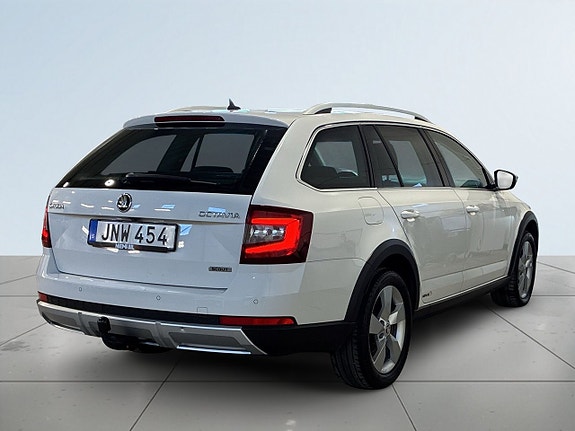 Skoda Octavia Scout 5 of 22