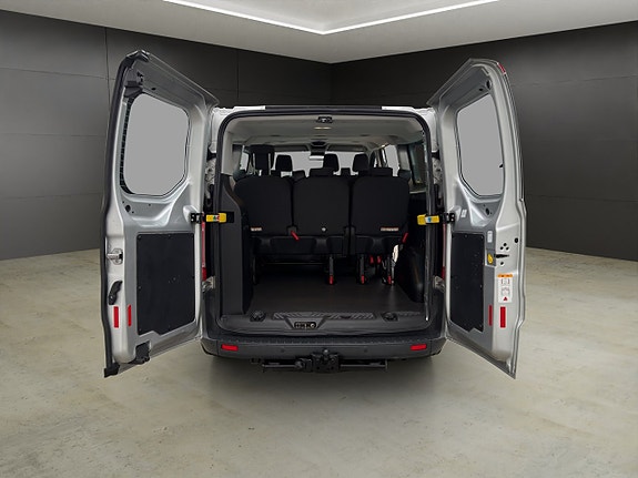 Ford Transit Custom 13 of 30