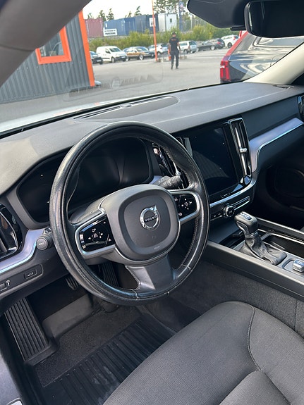 Volvo V60 3 of 6