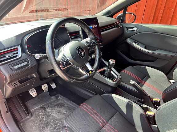 Renault Clio 13 of 16