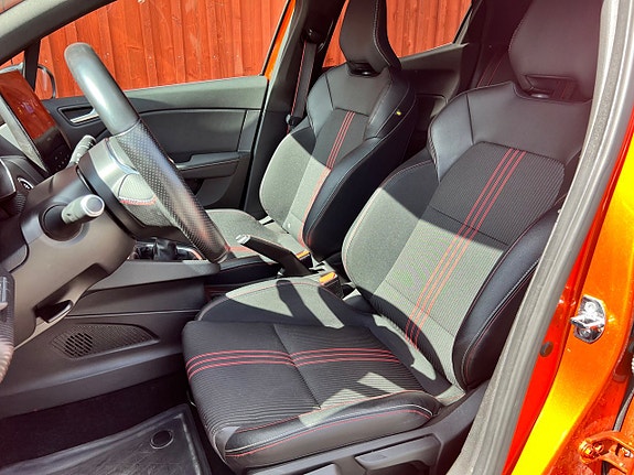 Renault Clio 14 of 16