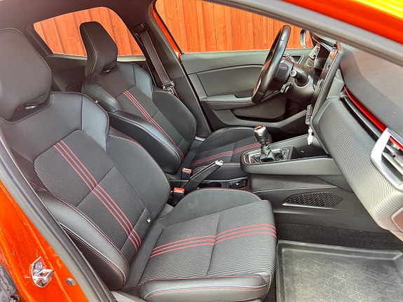 Renault Clio 12 of 16