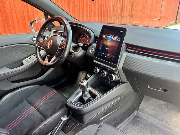 Renault Clio 11 of 16
