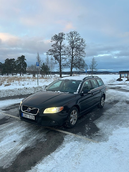 Volvo V70 2 of 5