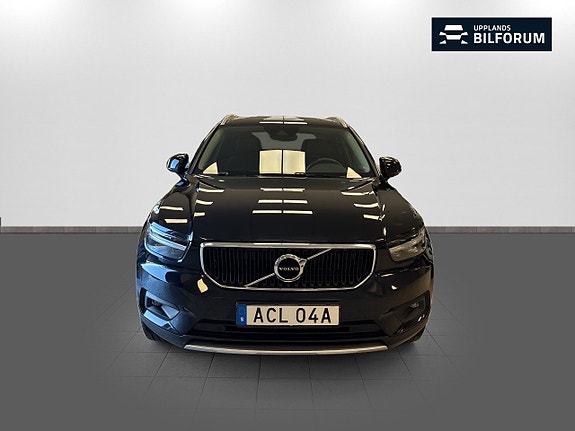 Volvo XC40 2 of 14