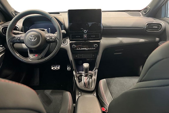 Toyota Yaris Cross 2 of 21