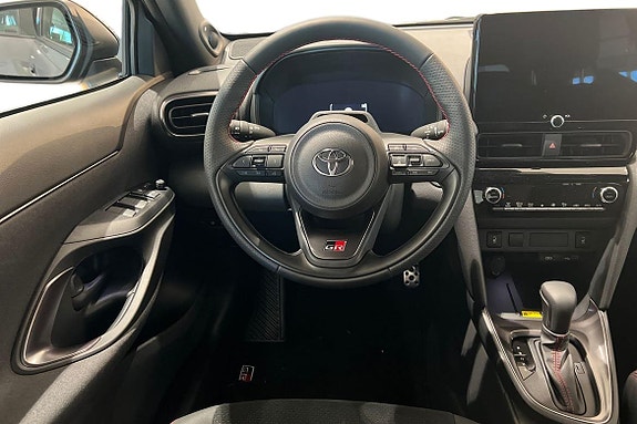 Toyota Yaris Cross 3 of 21