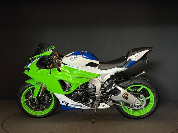 Kawasaki Ninja ZX-6R 40th Anniversary Edition 2 of 6