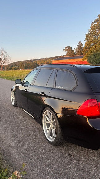 BMW 320d 4 of 8