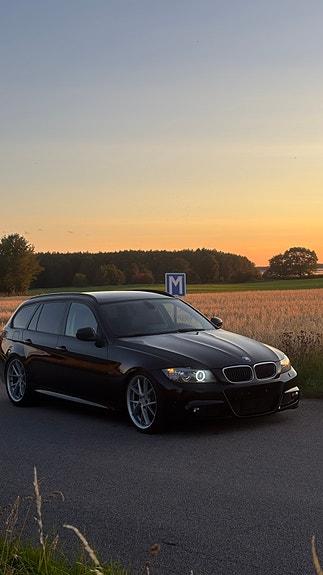 BMW 320d 2 of 8