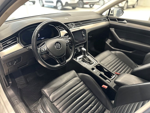 Volkswagen Passat 8 of 16