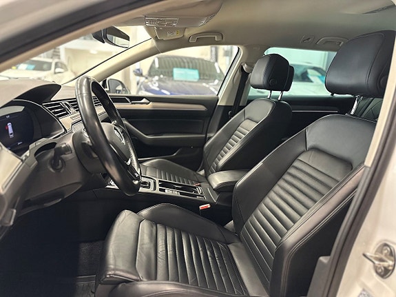 Volkswagen Passat 9 of 16