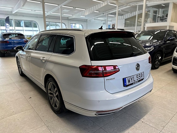 Volkswagen Passat 5 of 16