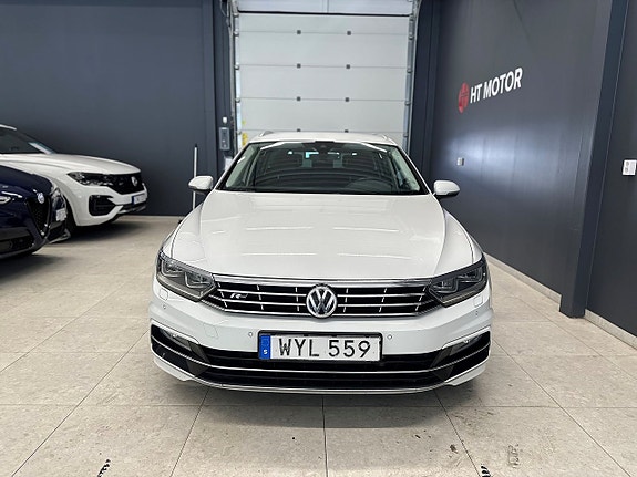 Volkswagen Passat 3 of 16