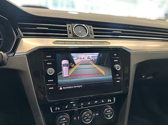 Volkswagen Passat 16 of 16