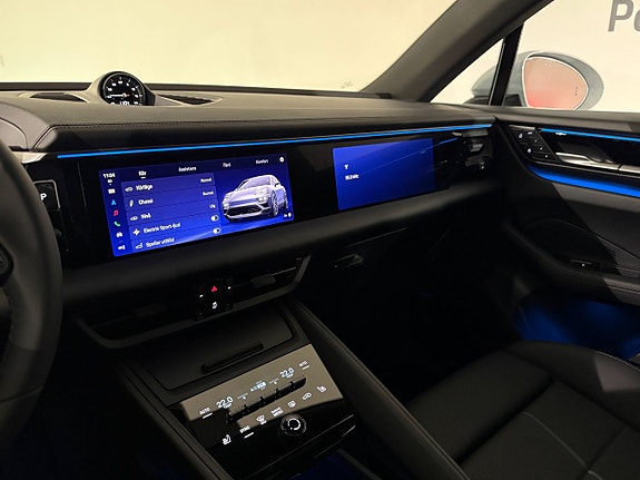 Porsche Macan 4 14 of 21