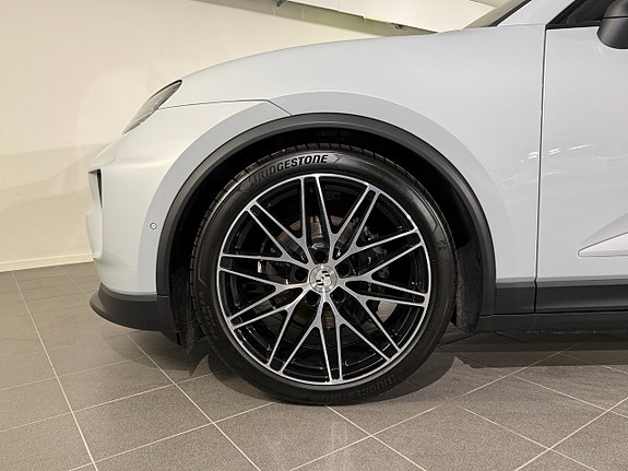 Porsche Macan 4 6 of 21