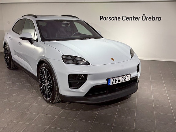 Porsche Macan 4 16 of 21